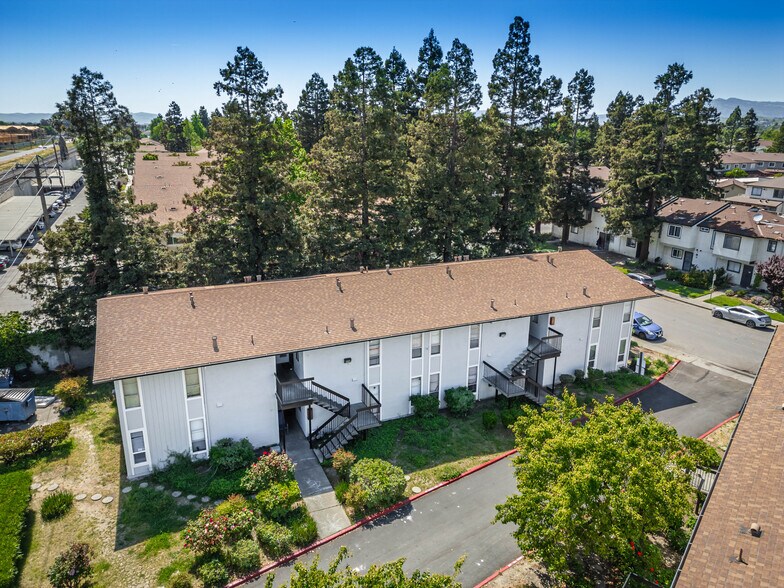 More Photos Of 1925 Grande Cir, Fairfield Apartments For Sale