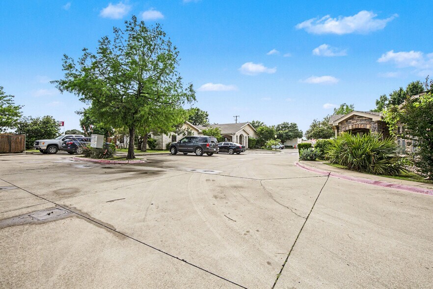 More Photos Of 2451-2461 Robinson Rd, Grand Prairie Medical For Sale