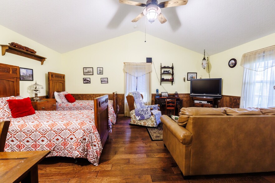 More Photos Of 215 E French Ave, Orange City Hospitality For Sale
