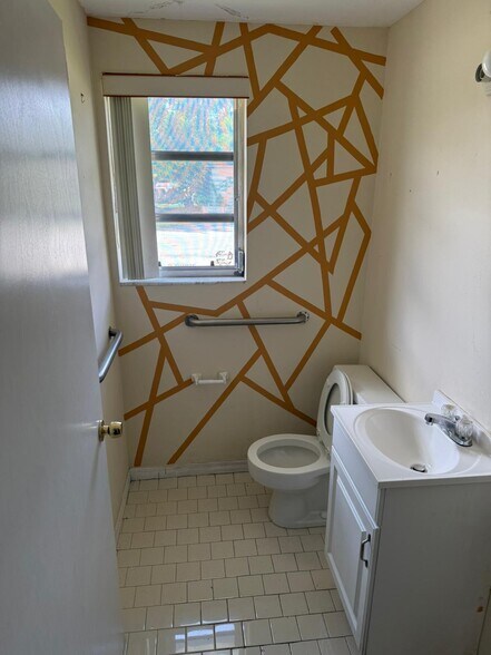 More Photos Of 16600 NE 8th Ave, North Miami Beach Medical For Lease