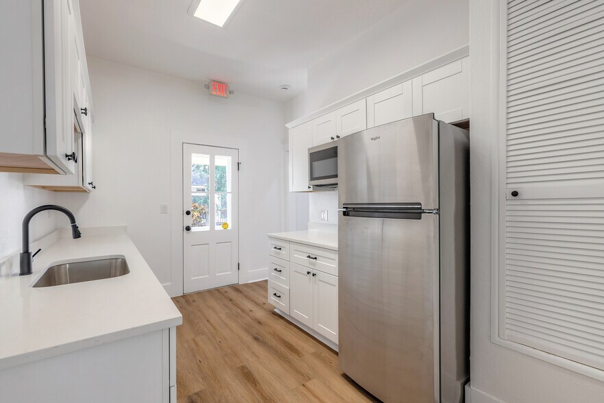 More Photos Of 306 Washington St, New Smyrna Beach Medical For Sale