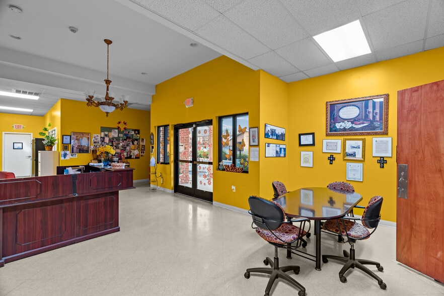 More Photos Of 3904 Delmar Blvd, Saint Louis General Retail For Sale