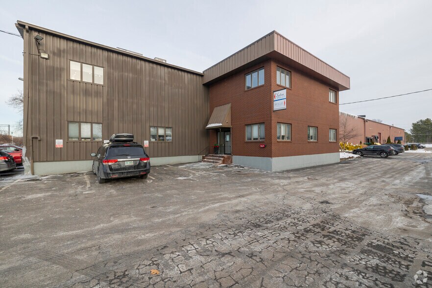 More Photos Of 159 Frontage Rd, Manchester Warehouse For Lease