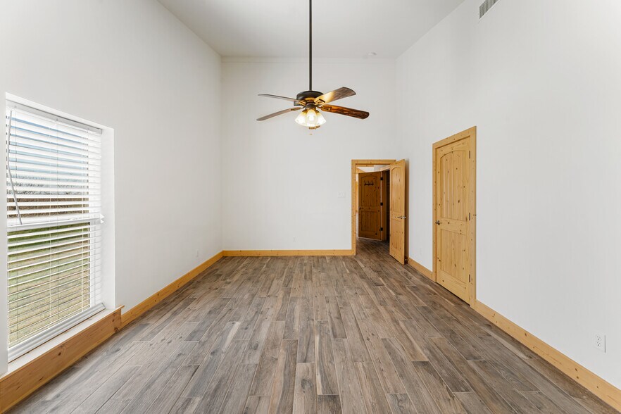 More Photos Of 9702 Surrey Ln, Richmond Light Distribution For Sale
