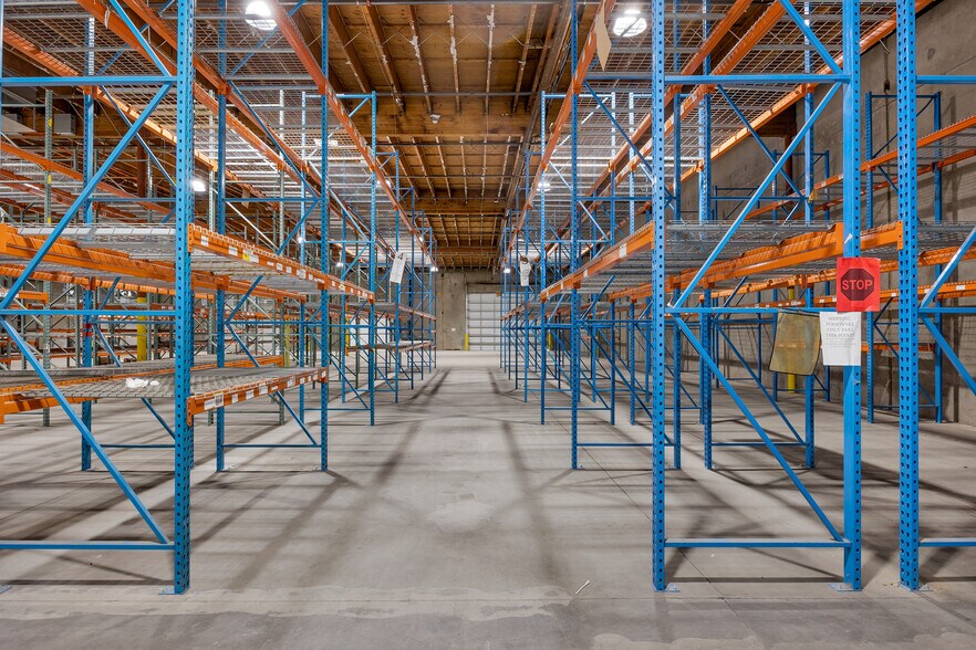 More Photos Of 777 E MacArthur Cir, Tucson Distribution For Lease