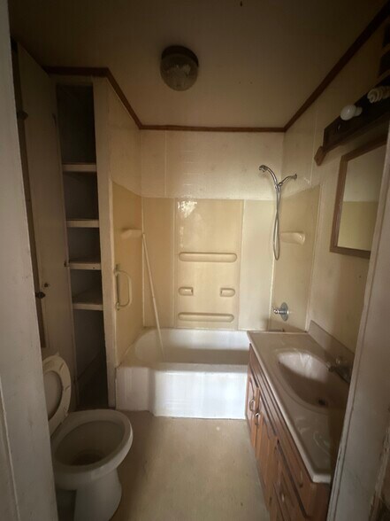 More Photos Of 408 E Main St, Sparta Specialty For Sale