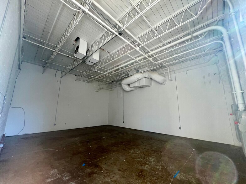 More Photos Of 222 S Kenosha Ave, Tulsa Storefront Retail Office For Lease