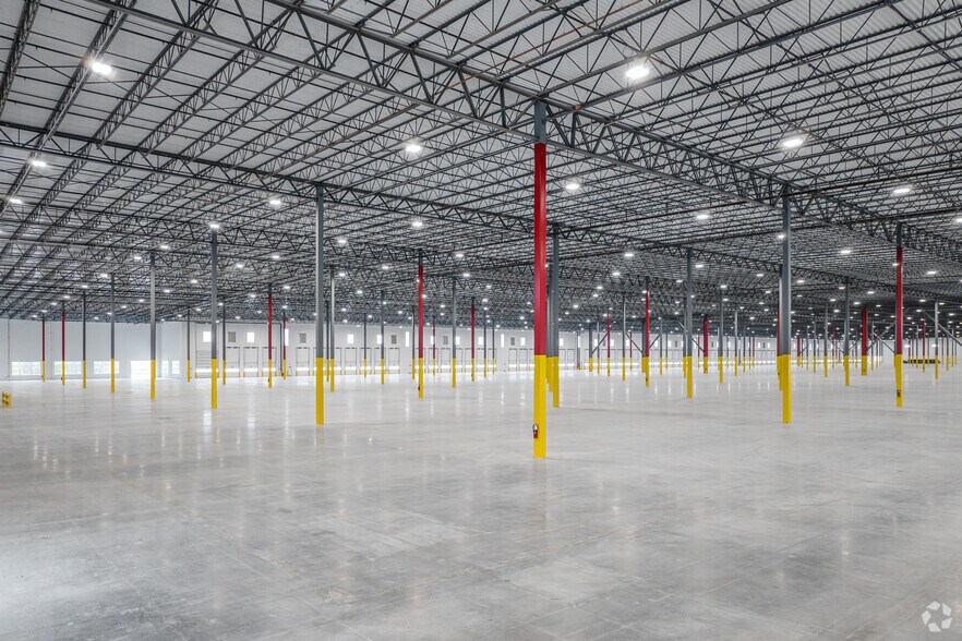 More Photos Of 542 SE Loop 410, San Antonio Warehouse For Lease