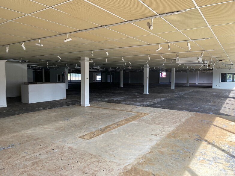 More Photos Of 1315 John Fitch Blvd, South Windsor Freestanding For Lease