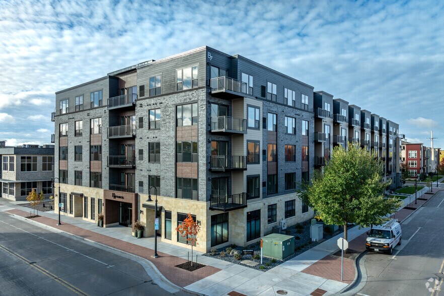 More Photos Of 214 N Barstow St, Eau Claire Apartments For Lease