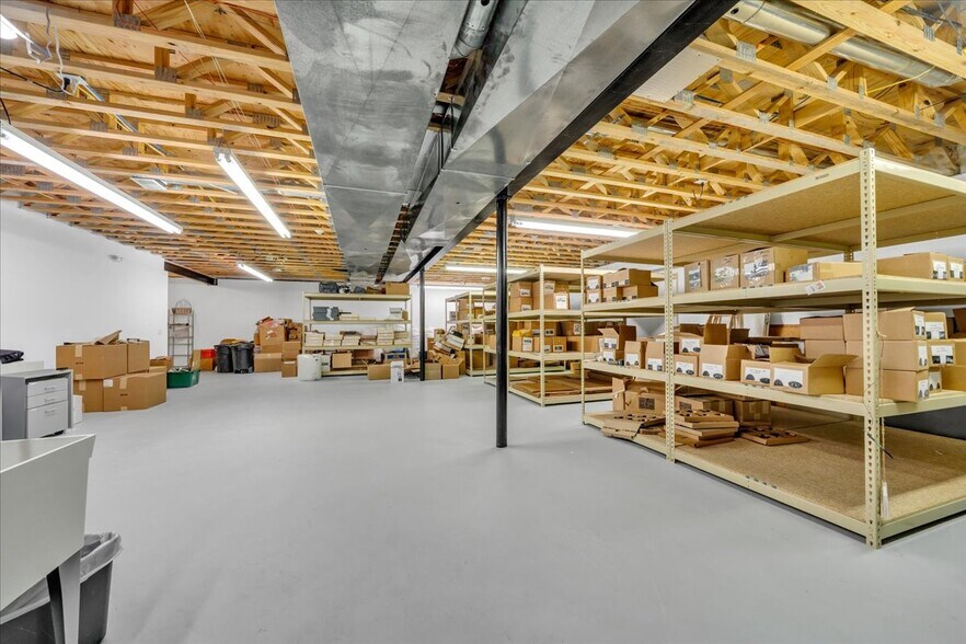 More Photos Of 907 W 14 Mile Rd, Clawson Office For Sale