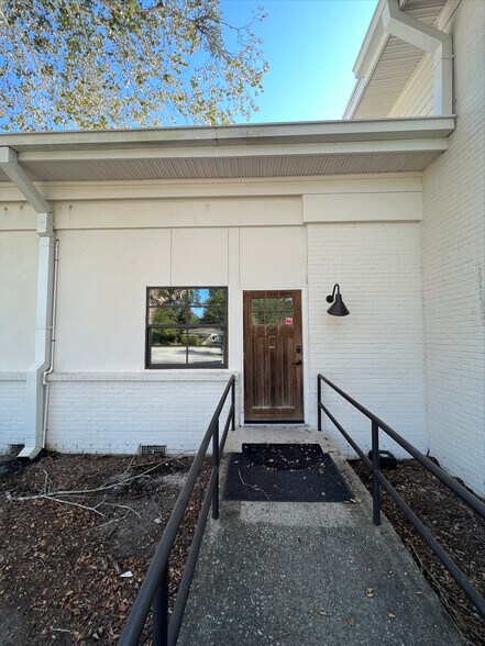 More Photos Of 720 Magnolia Rd, Charleston Office For Lease