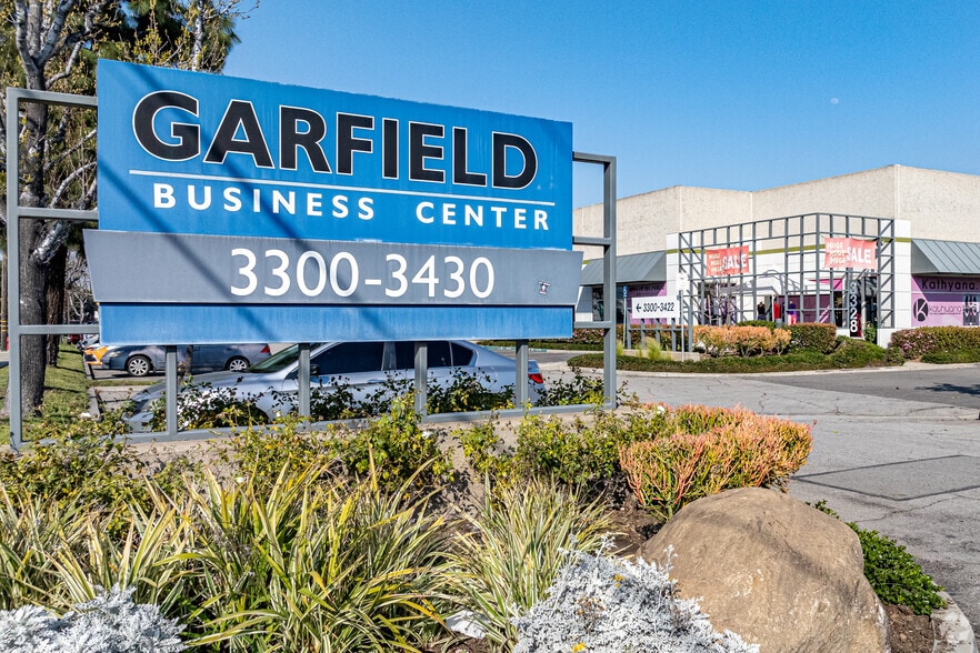 More Photos Of 3300-3328 Garfield Ave, Commerce Light Manufacturing For Lease