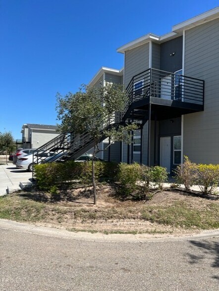 Primary Photo Of 1514 Quitaca Dr, Edinburg Apartments For Sale
