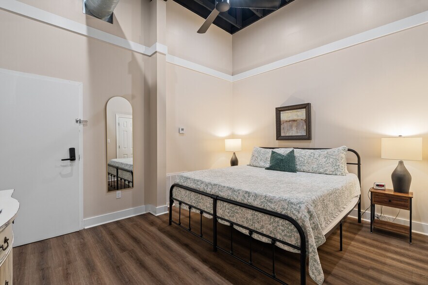 More Photos Of 531 Central Ave, Laurel Flex For Sale