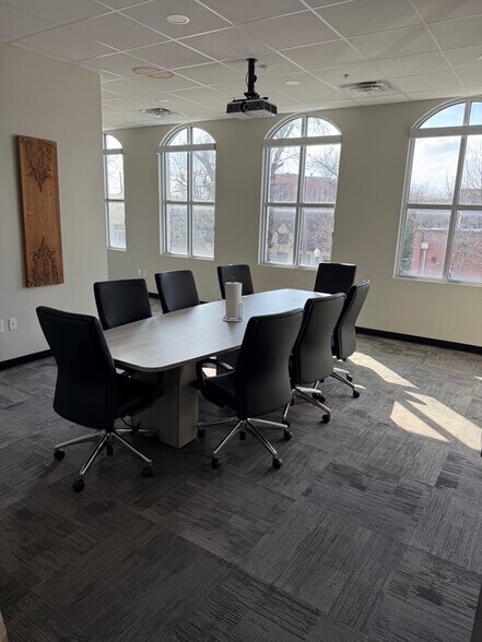 More Photos Of 200 E 8th St, Georgetown Storefront Retail Office For Lease