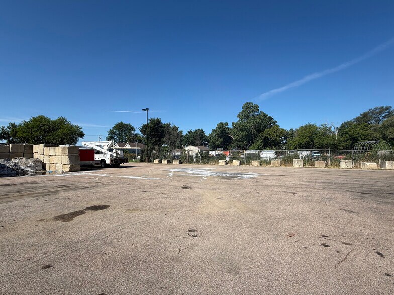 More Photos Of 2029 W North Ave, West Chicago Warehouse For Lease