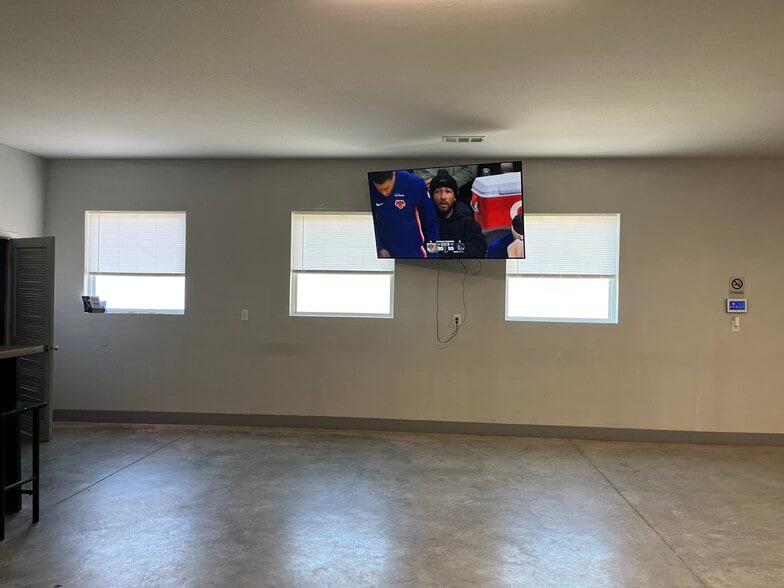 More Photos Of 139 S Jackson St, Hawkinsville Sports And Entertainment For Sale