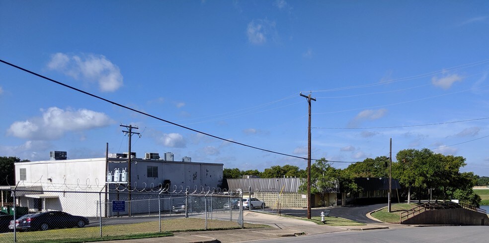 More Photos Of 2300 Race St, Fort Worth Warehouse For Lease