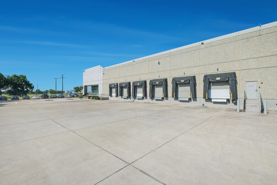 More Photos Of 1825 Westpark Dr, Grand Prairie Warehouse For Lease