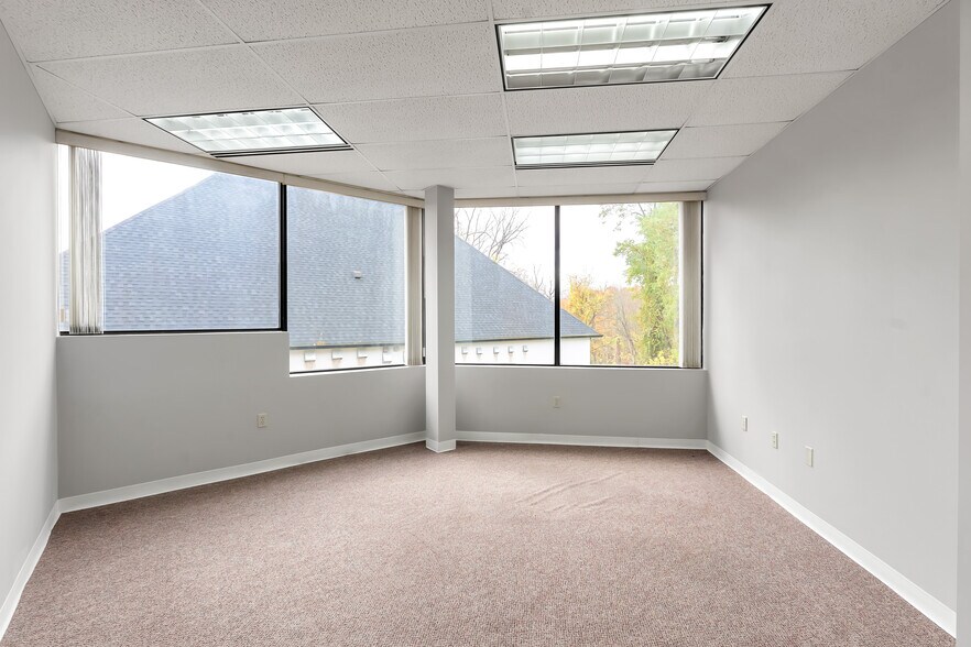 More Photos Of 72 Queen St, Southington Office For Lease