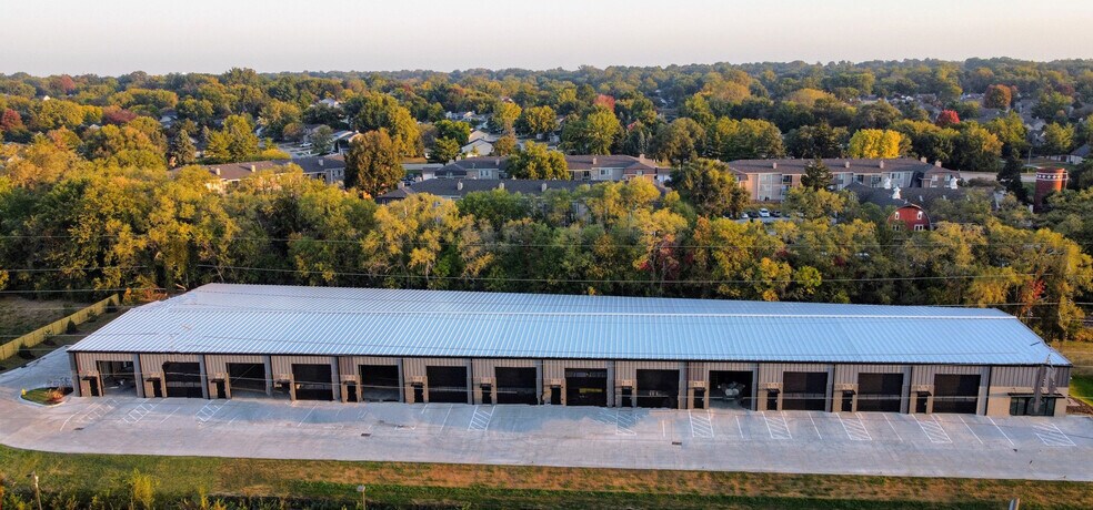 More Photos Of 2101 Delavan Drive, West Des Moines Industrial For Lease