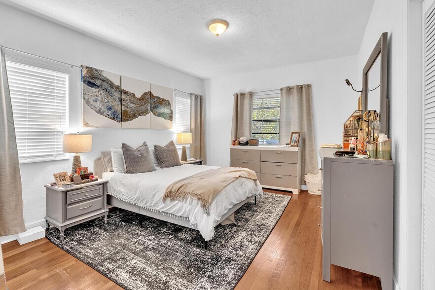 More Photos Of 836 W 40th St, Miami Beach Apartments For Sale