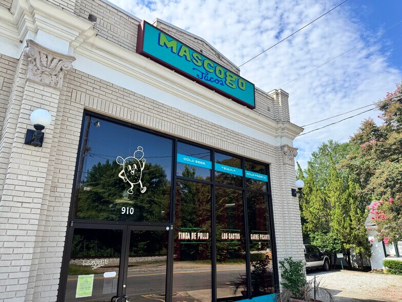 Primary Photo Of 900-910 W College Ave, Decatur Storefront For Lease