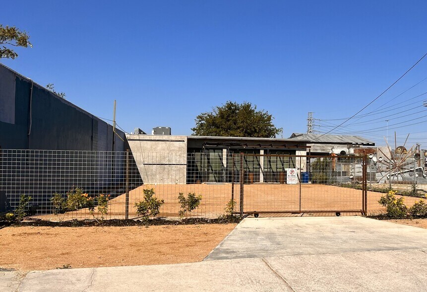 Primary Photo Of 1101 S Roosevelt Ave, San Antonio Storefront Retail Office For Sale