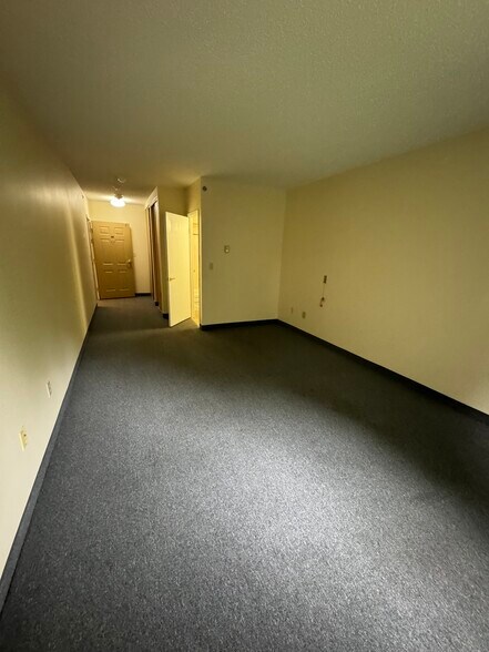 More Photos Of 725 Gibralter St, Norfolk Flex For Sale