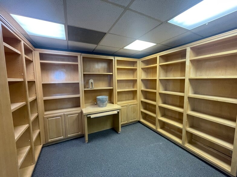 More Photos Of 13822 Beach Blvd, Westminster Office For Sale