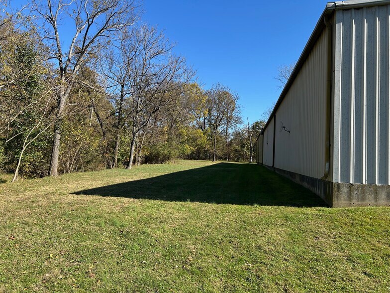 More Photos Of 480 Valley Road, Corydon Warehouse For Lease