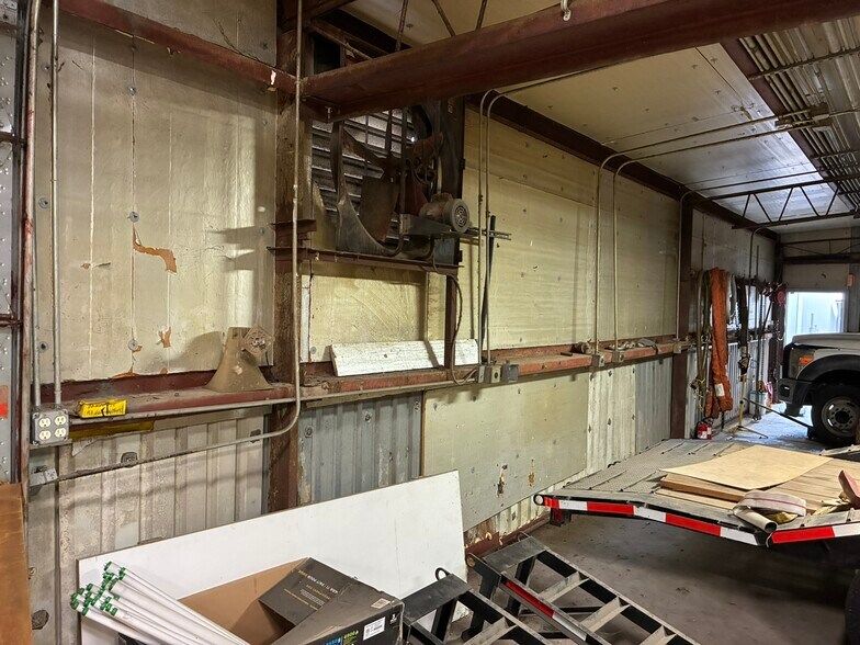 More Photos Of 5734 Heffernan St, Houston Warehouse For Lease