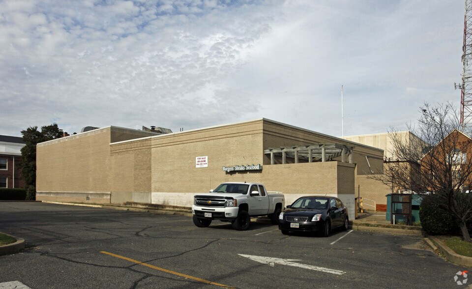 More Photos Of 132 E Queen St, Hampton General Retail For Sale