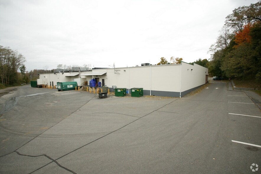 More Photos Of 331 West St, Litchfield General Retail For Lease