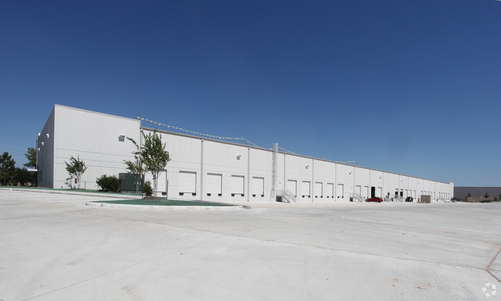 More Photos Of 21501 Park Row Dr, Katy Warehouse For Lease