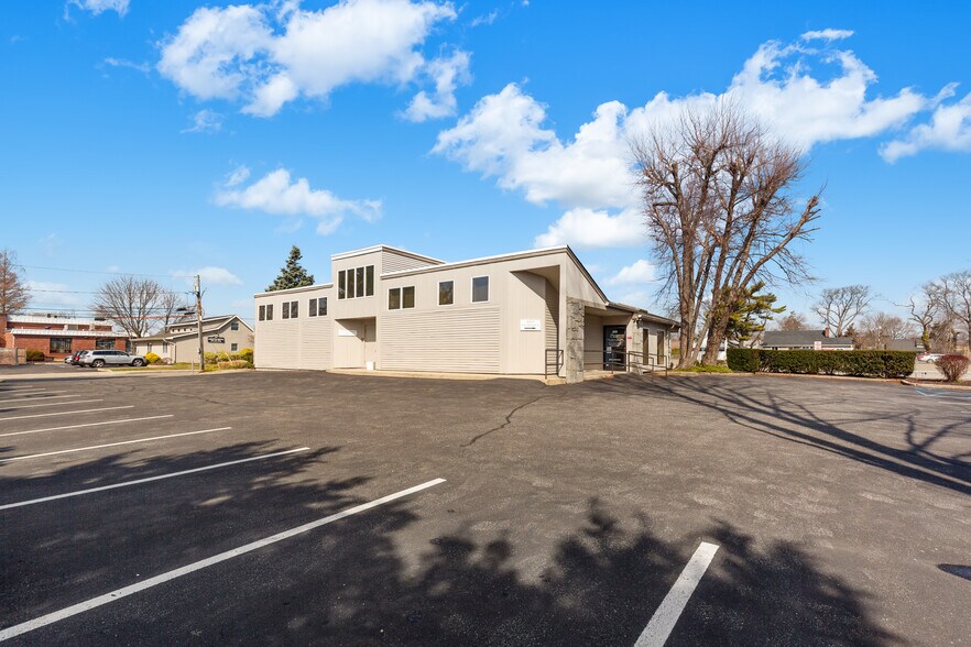 More Photos Of 986-990 Sunrise Hwy, Babylon Medical For Sale