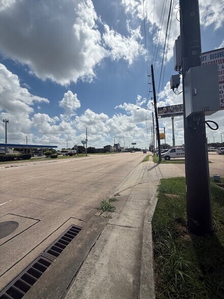 More Photos Of 12971 Westheimer Rd, Houston Freestanding For Lease