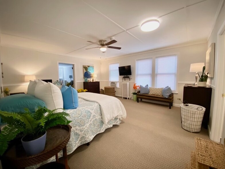 More Photos Of 1909-1911 S Salina St, Syracuse Office For Sale