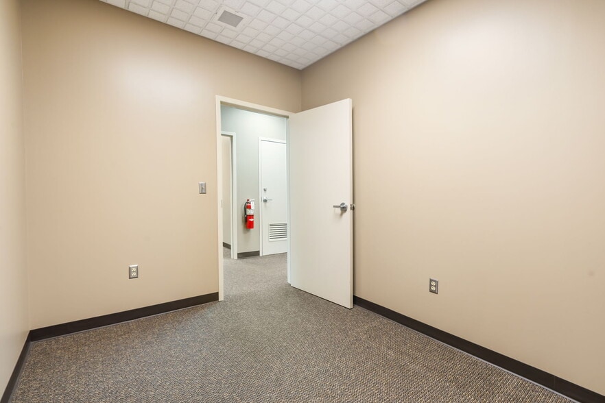 More Photos Of 909 E Republic Rd, Springfield Office For Lease