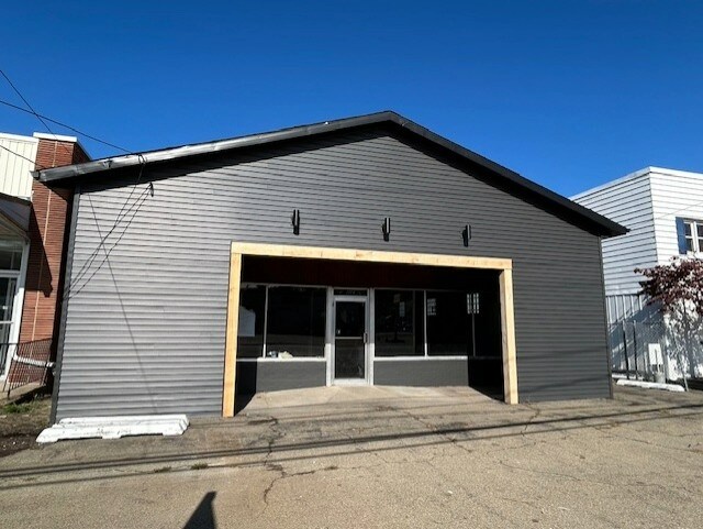 Primary Photo Of 3406 W Lake Rd, Erie Auto Repair For Lease