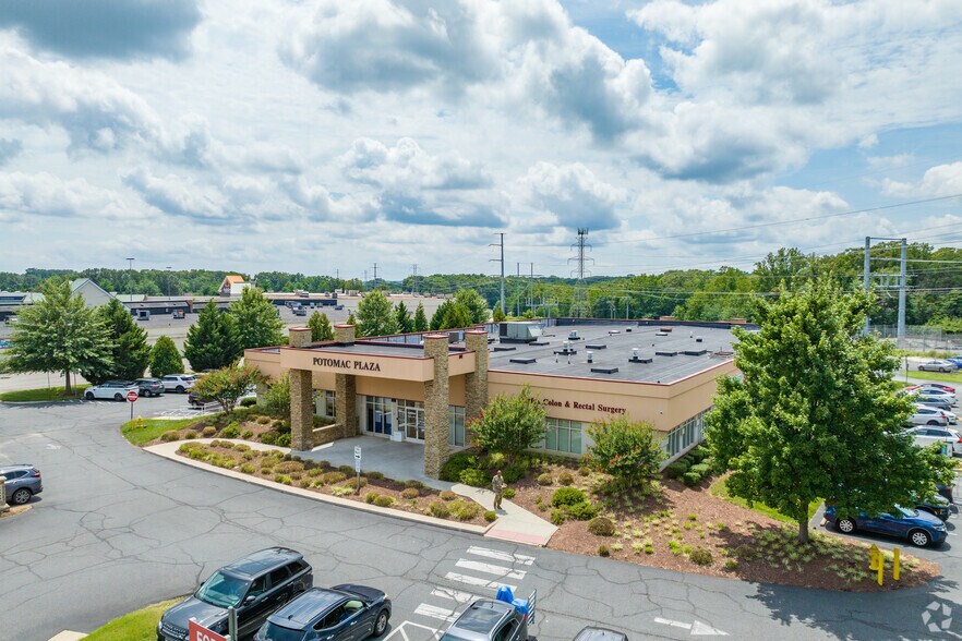 More Photos Of 14010 Smoketown Rd, Woodbridge Office For Sale