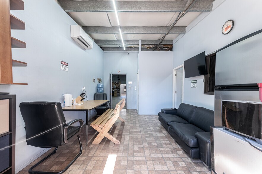 More Photos Of 1033-1047 W 3rd St, San Bernardino Warehouse For Sale