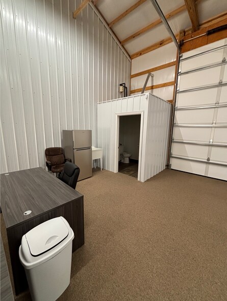 More Photos Of 1325 Old Cherokee Rd, Lexington Office For Lease