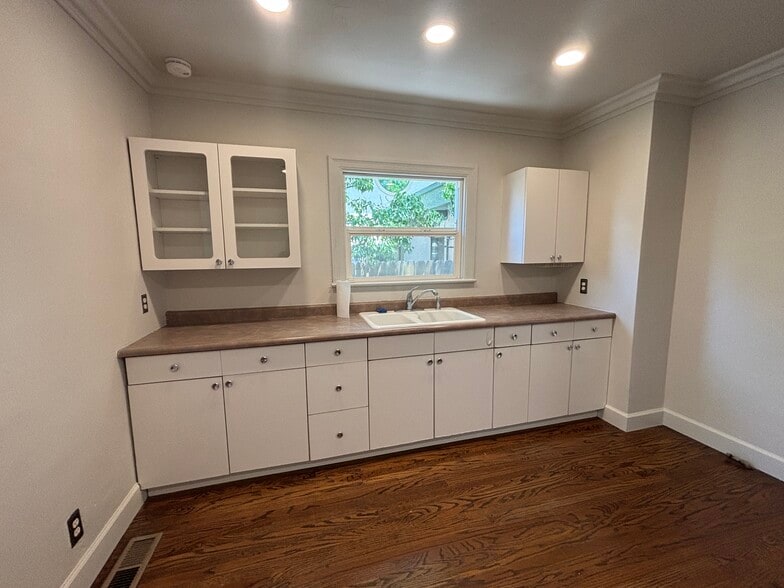 More Photos Of 2052 4th St, Livermore Freestanding For Lease