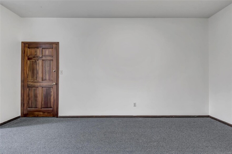 More Photos Of 101-279 Clarkson Executive Park, Ellisville Office For Lease