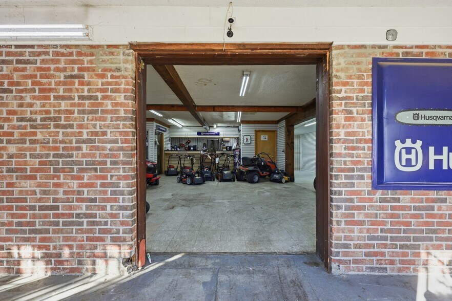 More Photos Of 4545 Saint Johns Ave, Jacksonville Service For Sale