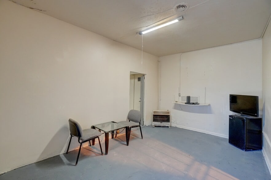 More Photos Of 10301 Whittier Ave, Detroit Auto Repair For Sale