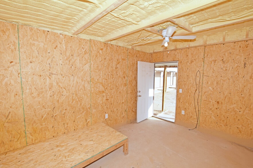 More Photos Of 305 E 57th St, Odessa Warehouse For Sale