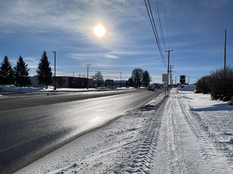 More Photos Of 1219 N Mitchell St, Cadillac Bank For Lease